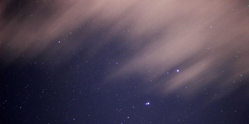 从建筑亮化到生命之光：瑞能LED在医疗手术无影灯中的核心技术突破与优势解析