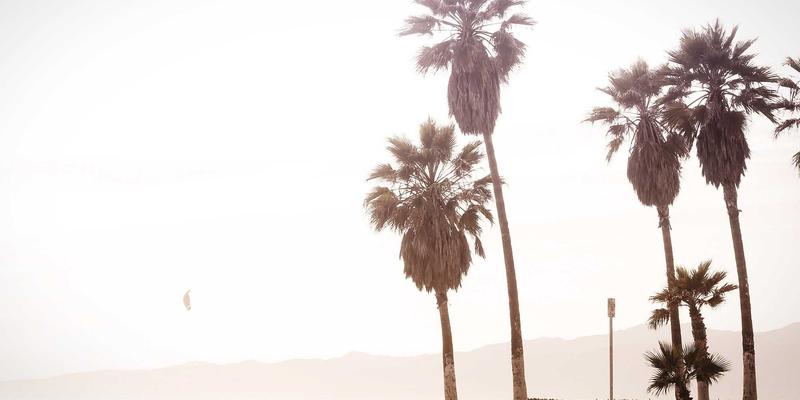 瑞能LED工矿灯：如何以均匀照明与便捷维护革新高大空间LED照明工程