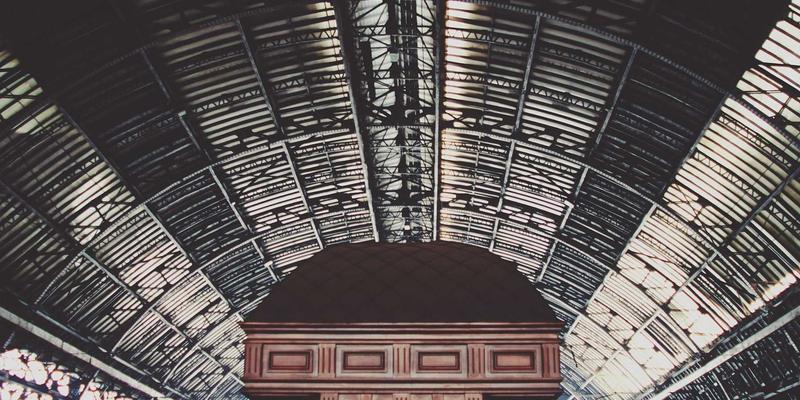 瑞能LED应急照明系统：大型商超集中电源与智能疏散的集成方案，兼顾建筑亮化与复古风格照明