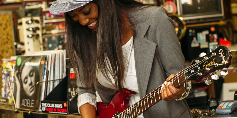 瑞能LED水下灯：高防水与耐腐蚀材料如何重塑商业景观水池照明解决方案