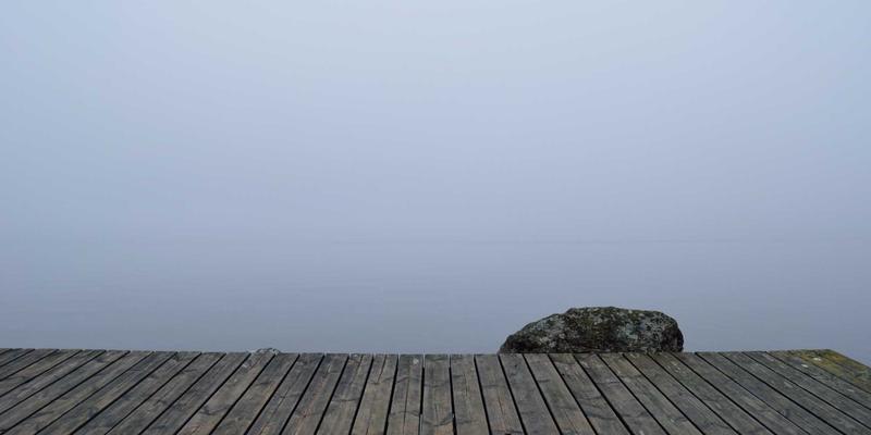 瑞能LED车库灯：人体感应与恒照度控制策略如何实现极致节能