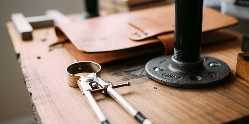 瑞能LED防爆灯：石油化工危险场所的安全认证与选型全指南，兼论商业显示屏与建筑亮化的安全延伸