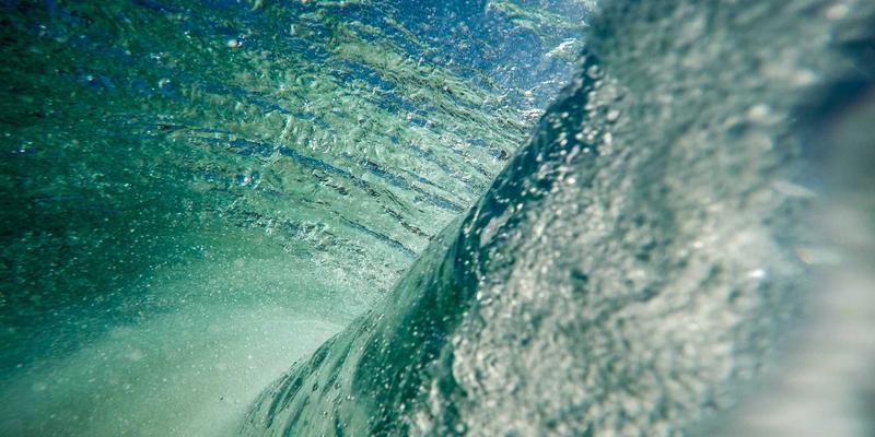 瑞能LED高天棚灯：大型物流仓库的智能照明解决方案与能效革命